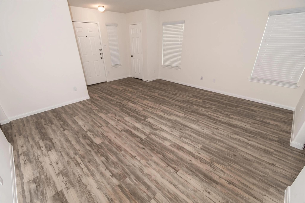 2822 Junction Drive - Photo 2