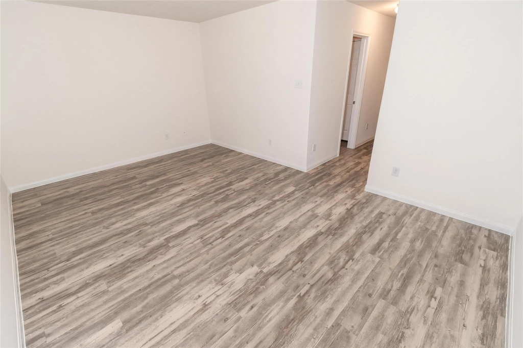 2822 Junction Drive - Photo 3