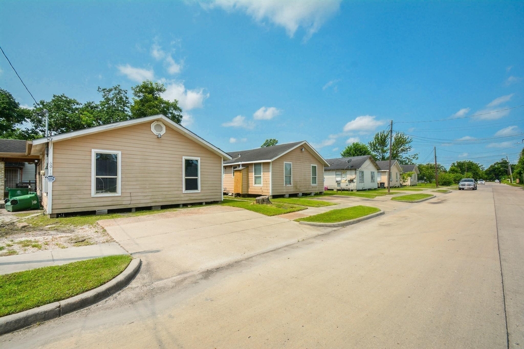 6010 Collingsworth - Photo 0