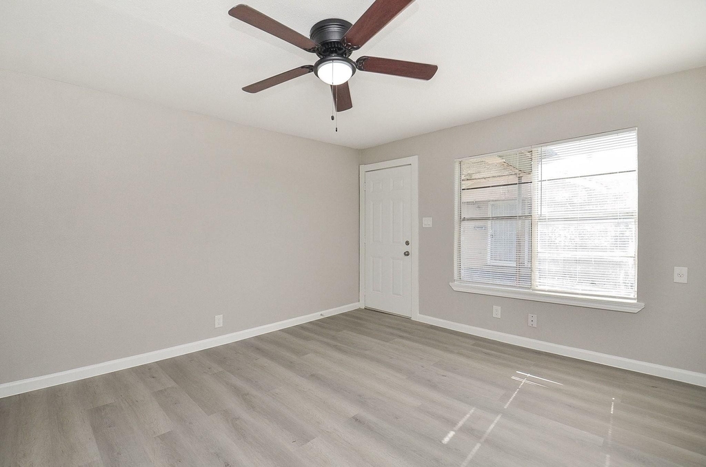 6010 Collingsworth - Photo 4