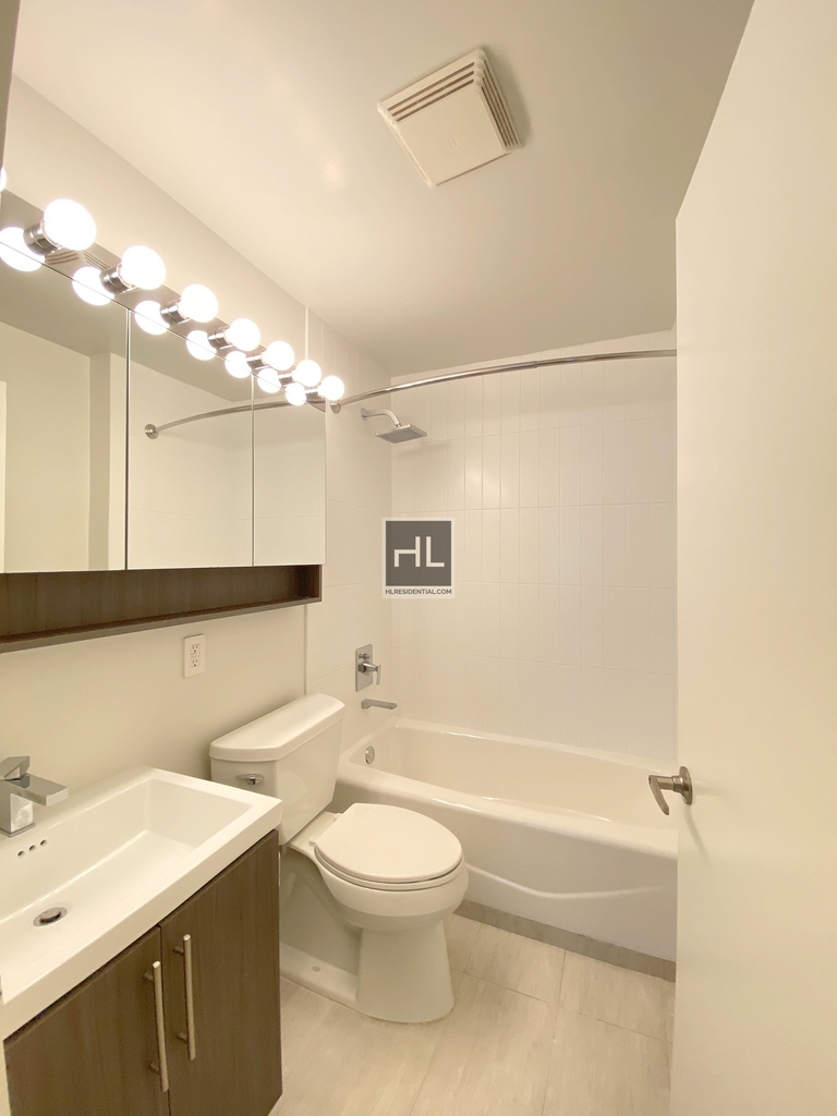 West 53 Street - Photo 3
