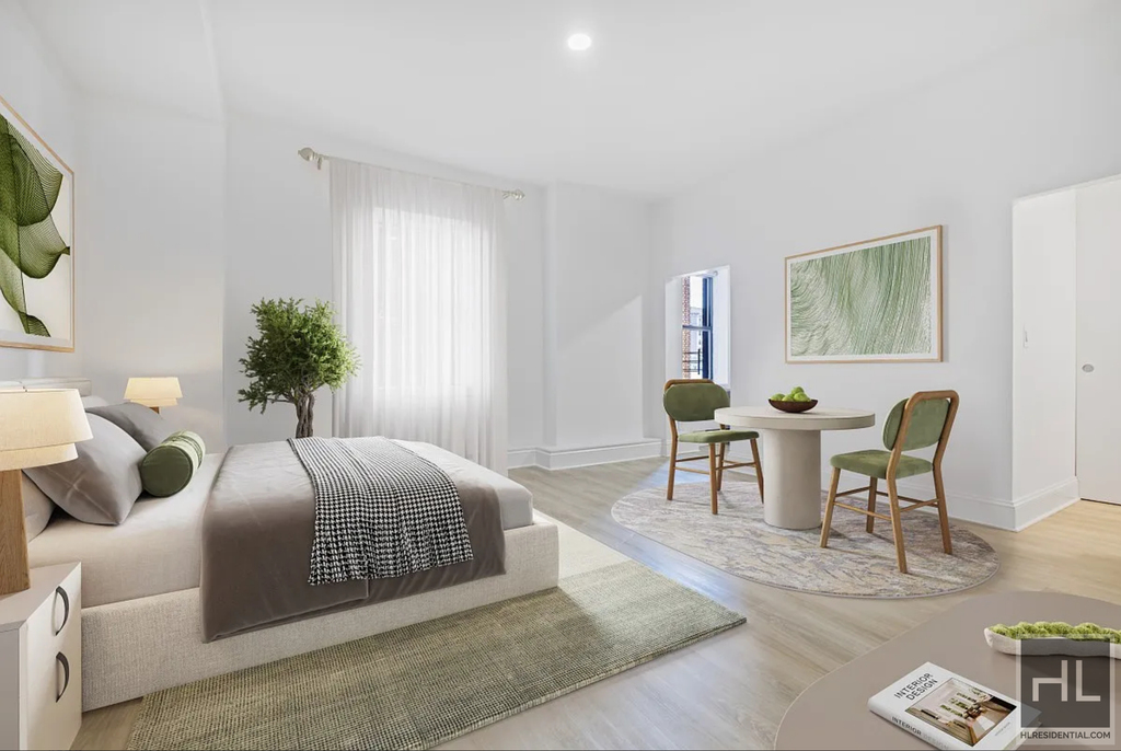 West 34th Street - Photo 1
