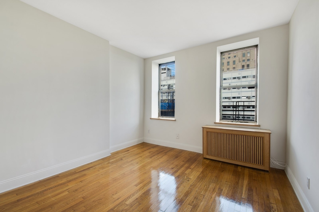West 49 Street - Photo 2