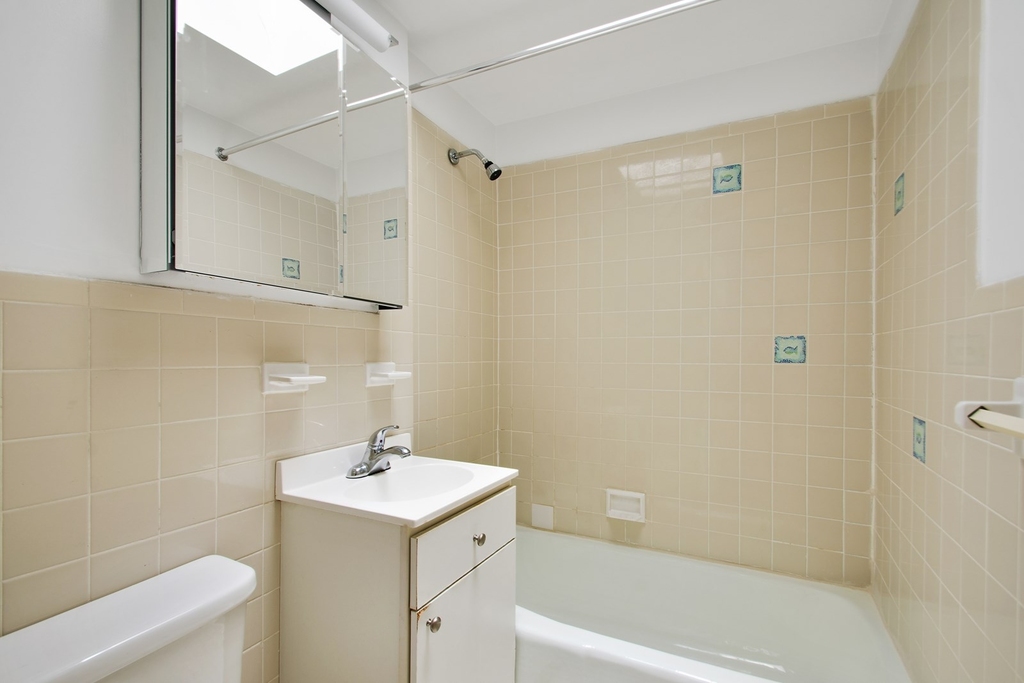 West 49 Street - Photo 6