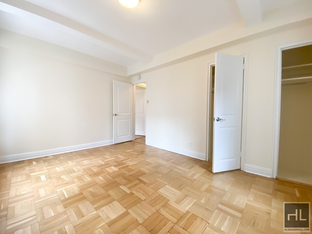East 56 Street - Photo 3