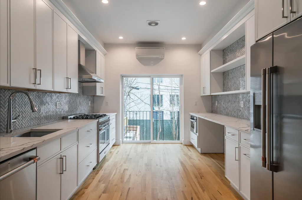31 Orient Avenue - Photo 2