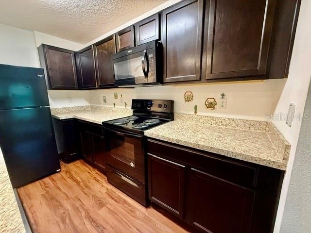 707 W Chelsea Street - Photo 3