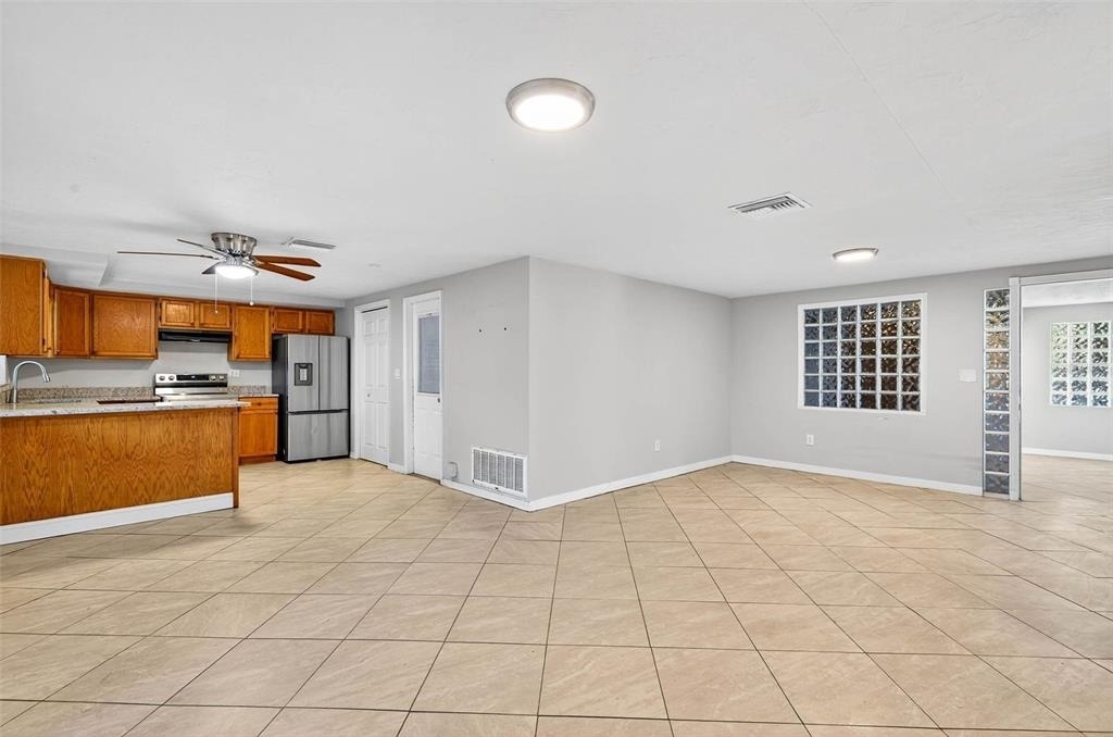 4752 Daphne Street - Photo 4