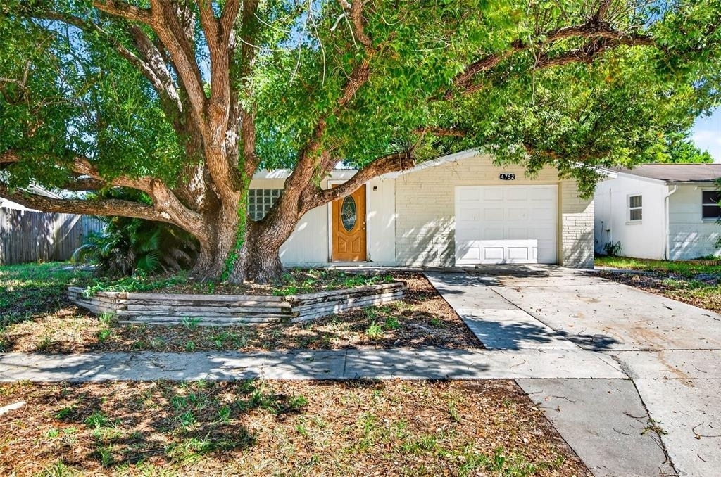 4752 Daphne Street - Photo 0