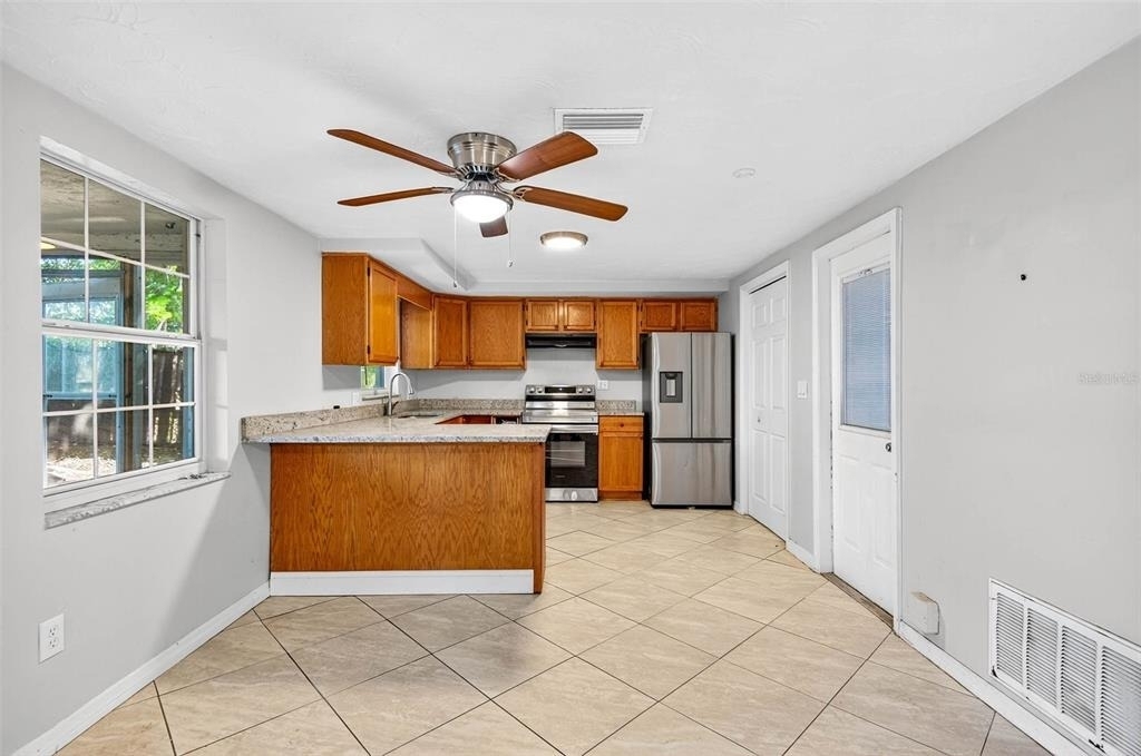 4752 Daphne Street - Photo 5