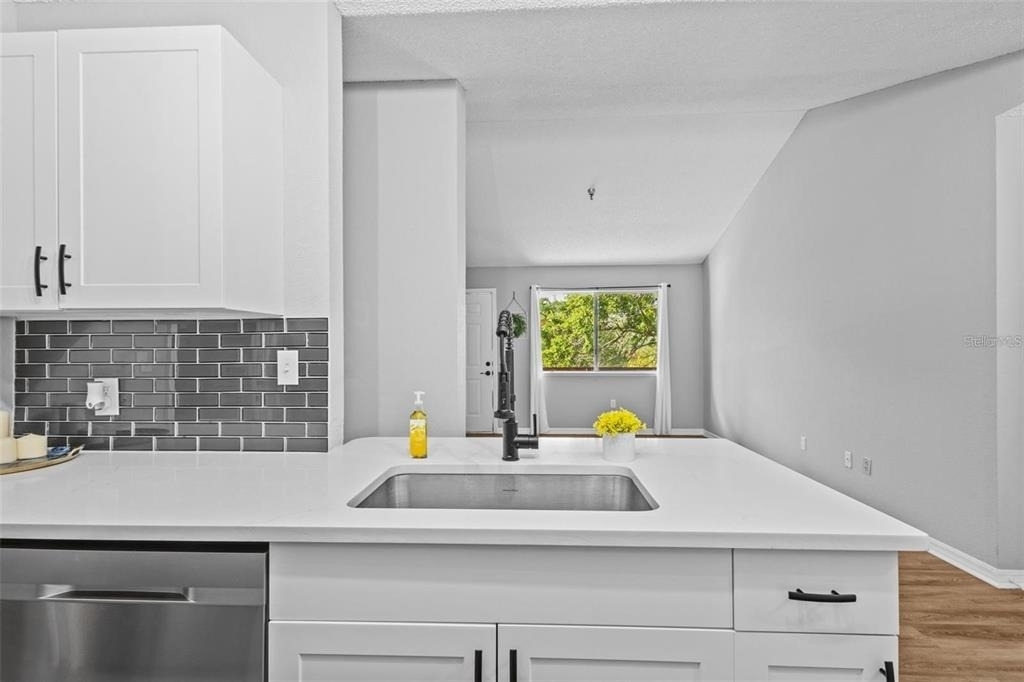 10265 Gandy Boulevard N - Photo 5