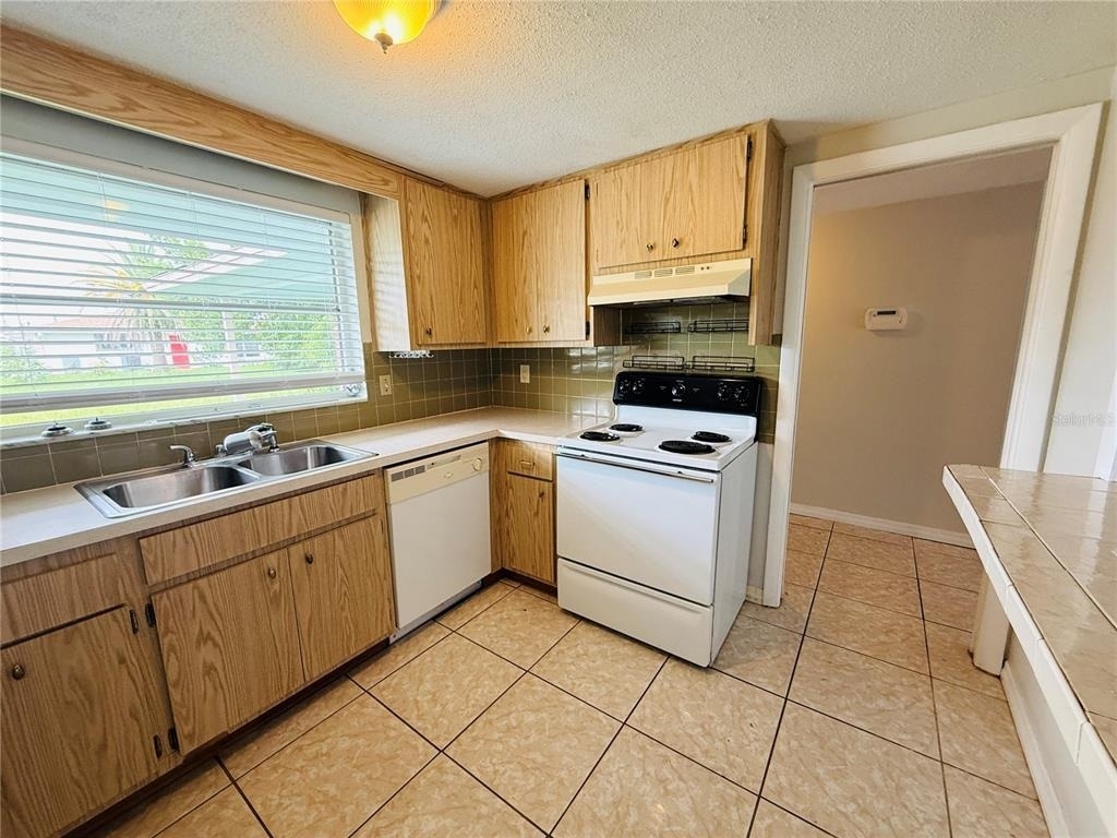 7910 Lilac Drive - Photo 8