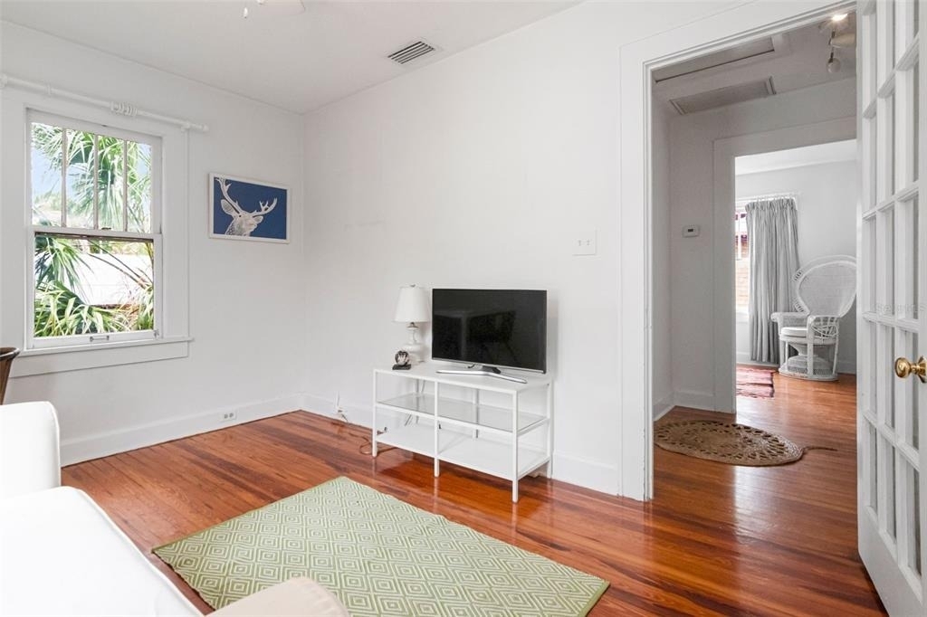 126 8th Avenue Ne - Photo 5