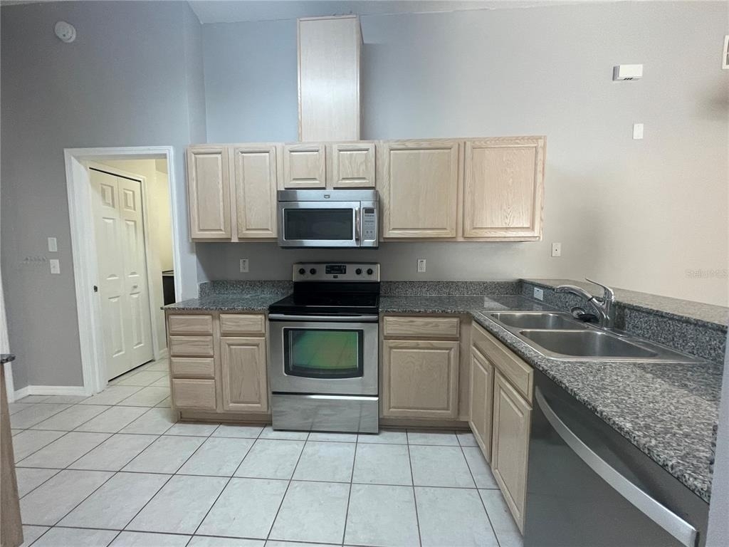 18143 Portside St - Photo 4