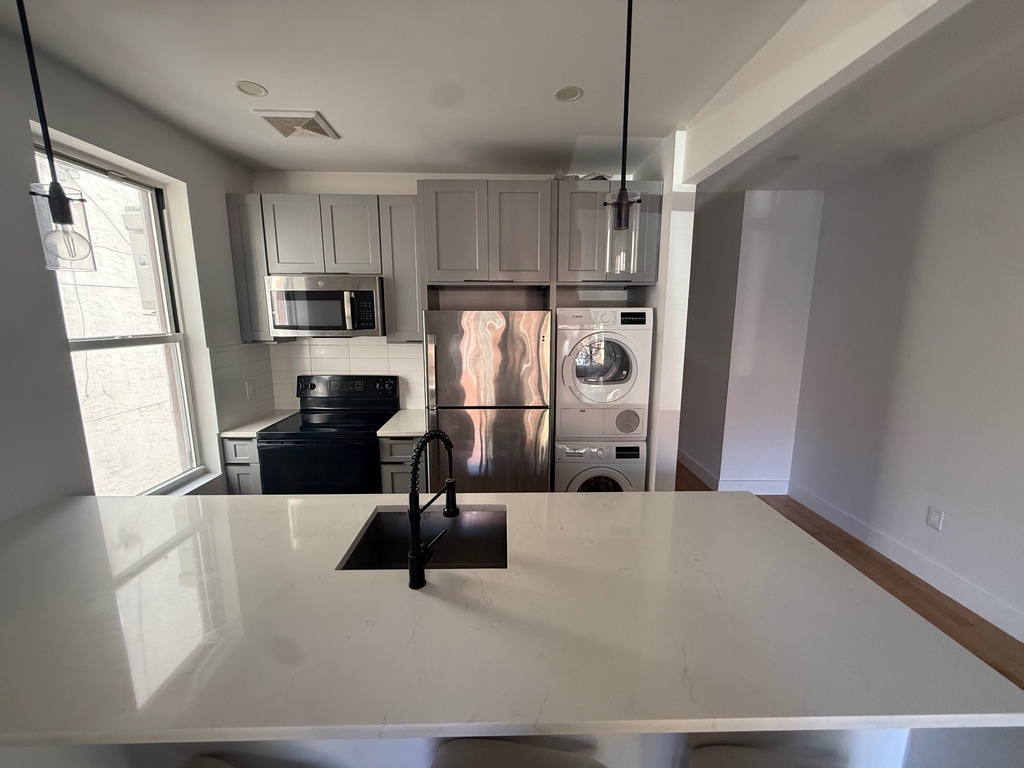 16-52 Norman St - Photo 1