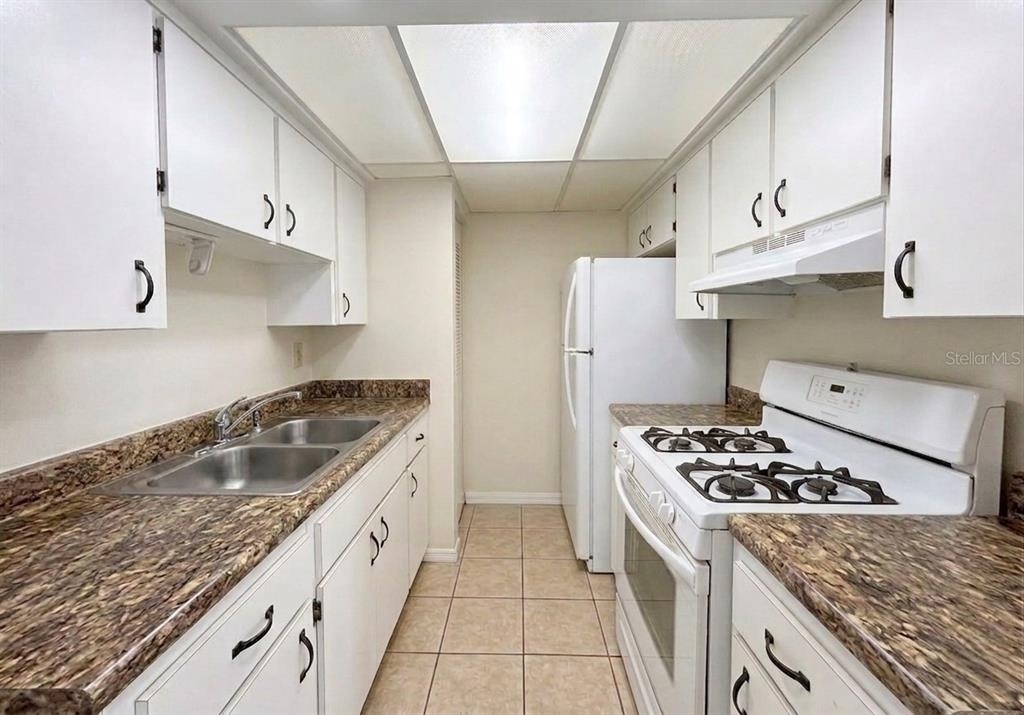 1103 Cypress Gardens Boulevard - Photo 3