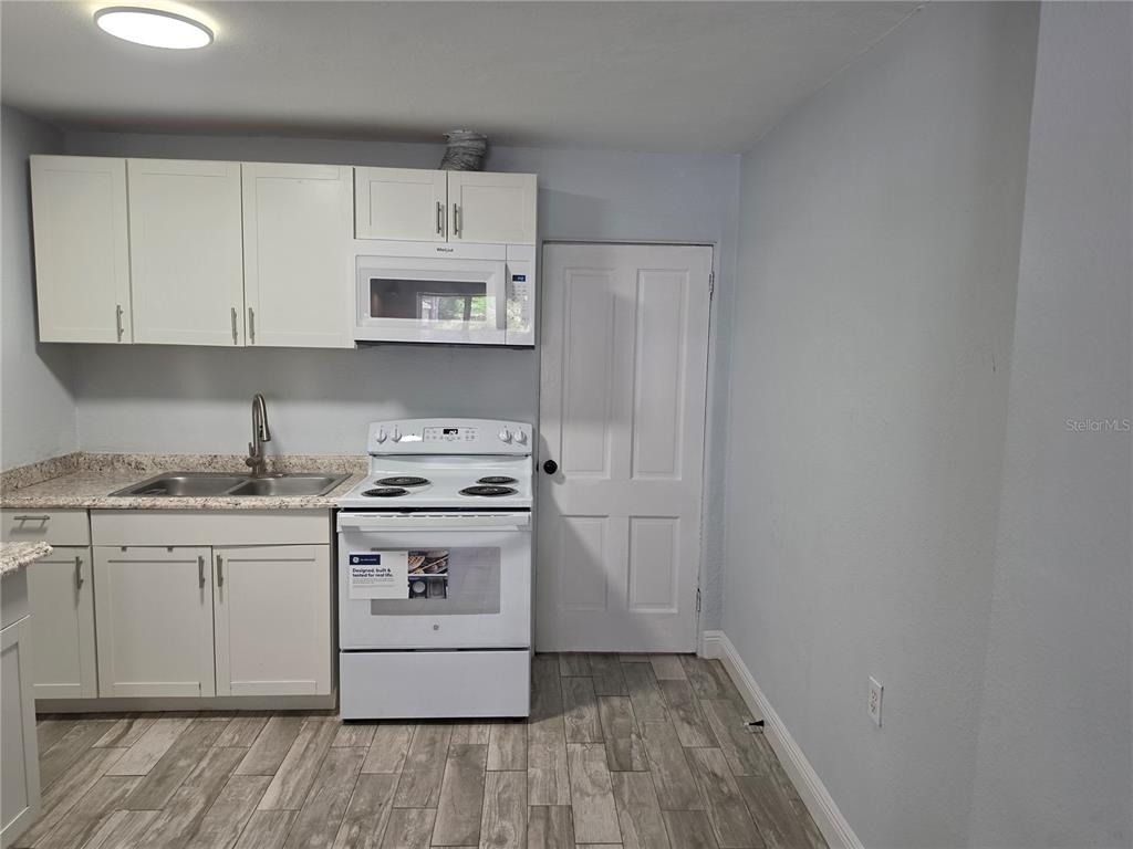 2205 1/2 S Park Avenue - Photo 26