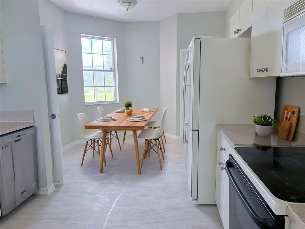 2406 David Avenue - Photo 4