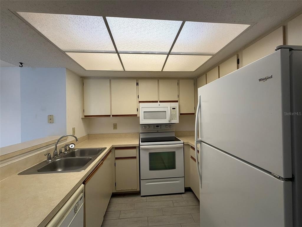 19505 Quesada Avenue - Photo 11