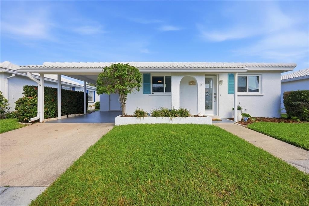 885 Spanish Drive N - Photo 0