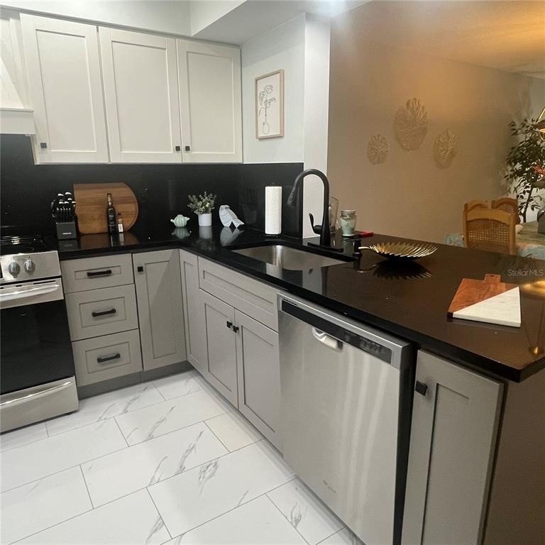 995 Laguna Drive - Photo 3