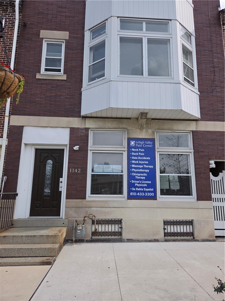1142 W Hamilton Street - Photo 0
