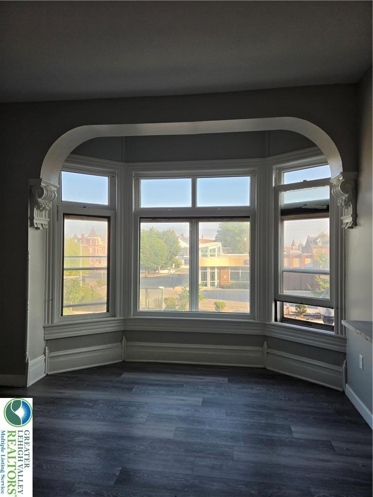 1142 W Hamilton Street - Photo 2