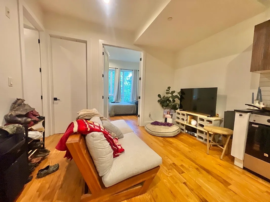 1534 Putnam Avenue - Photo 1