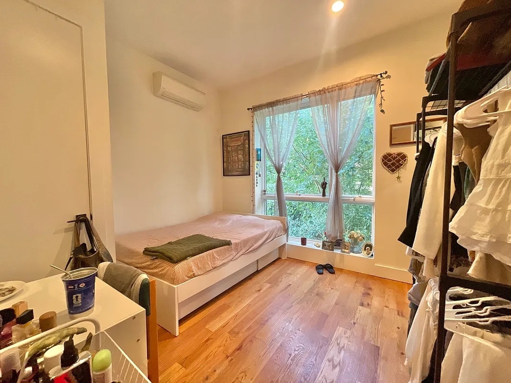 1534 Putnam Avenue - Photo 9