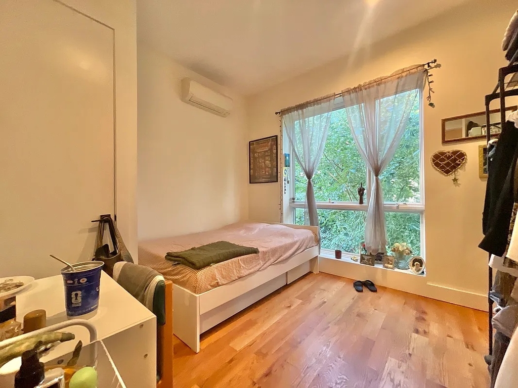 1534 Putnam Avenue - Photo 16