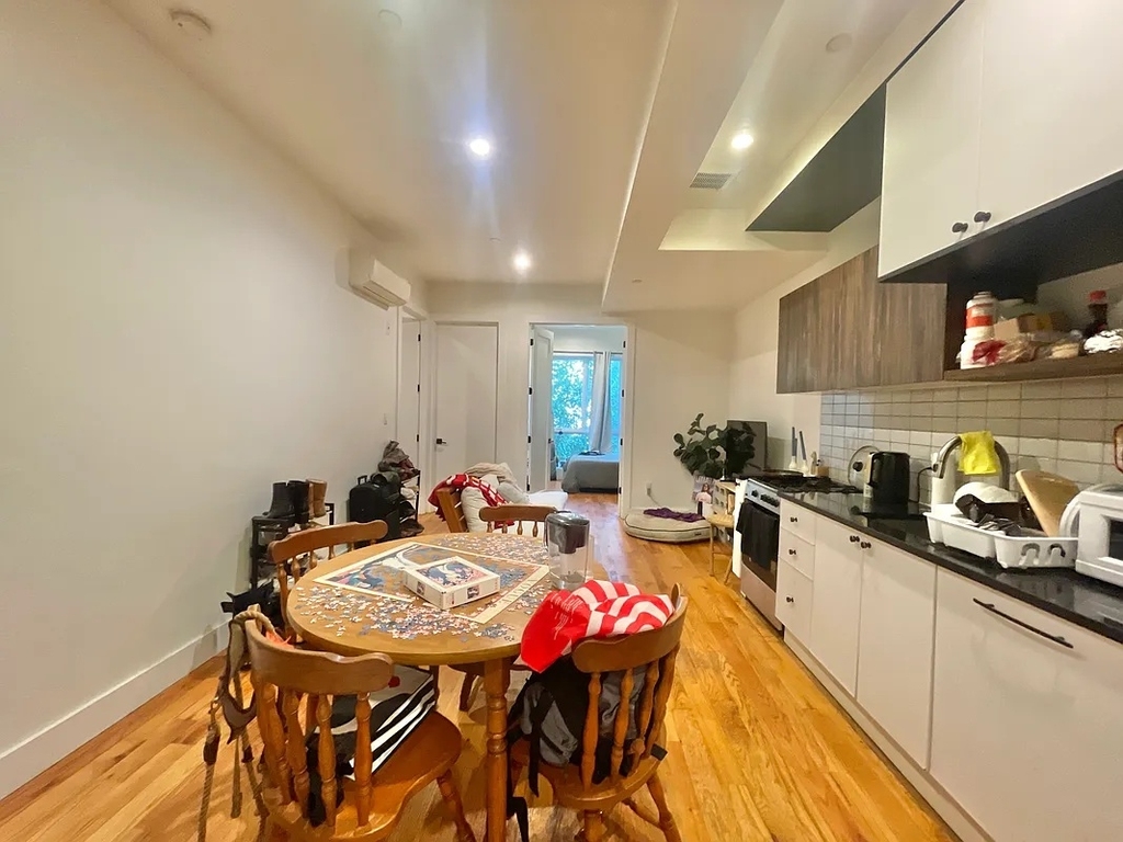 1534 Putnam Avenue - Photo 2