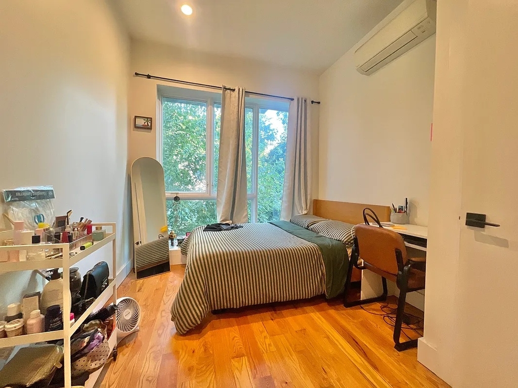 1534 Putnam Avenue - Photo 8