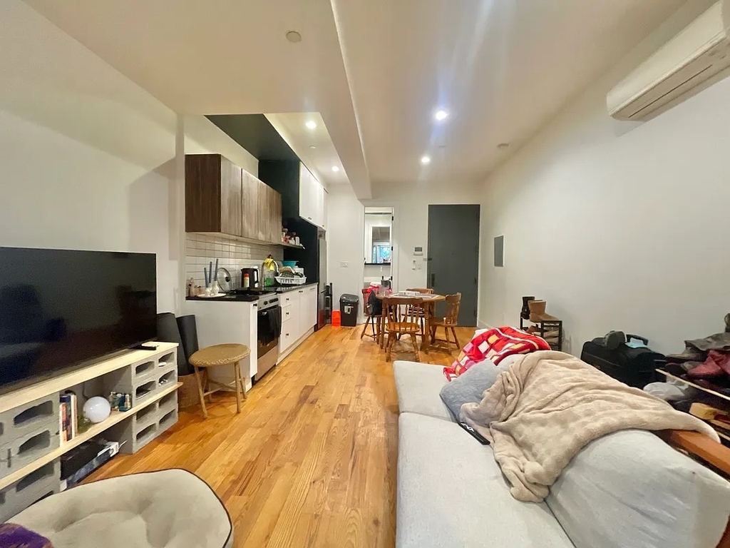 1534 Putnam Avenue - Photo 3