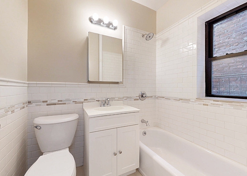 1125 Lexington Avenue - Photo 3