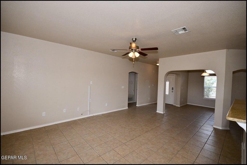 5806 Redstone Mesa Court - Photo 3