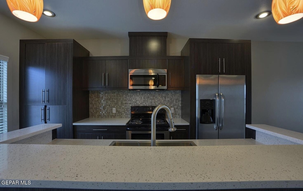 410 Thorn Avenue - Photo 9