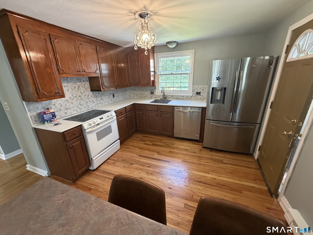 905 Plymouth Street - Photo 2