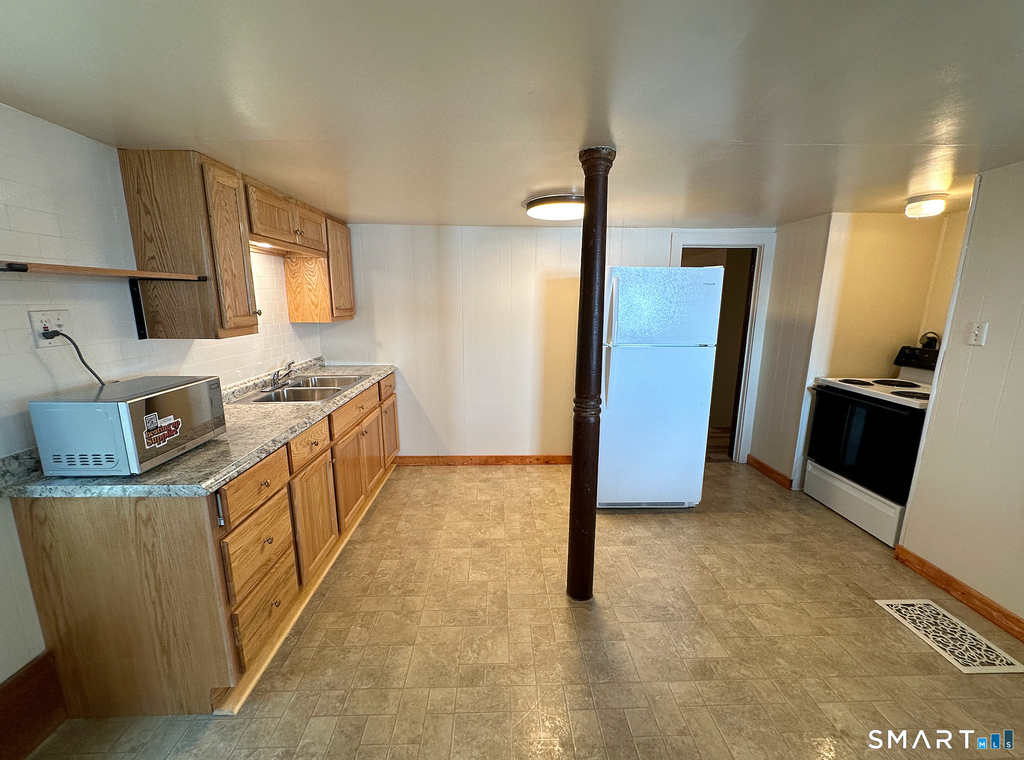 251 Thames Street - Photo 4