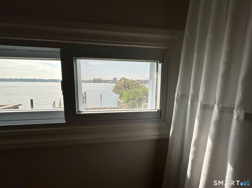 251 Thames Street - Photo 2