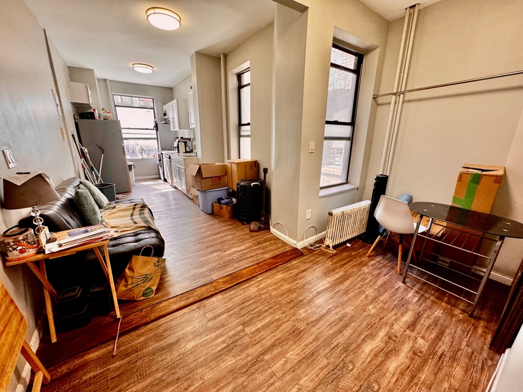 422 St Nicholas Avenue - Photo 2