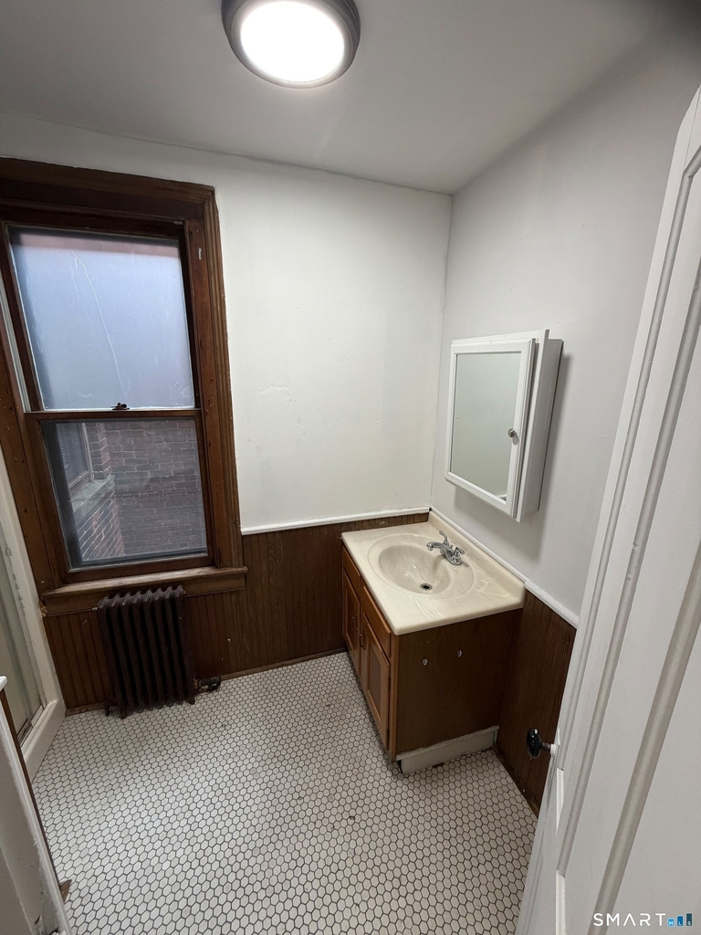 582 Kossuth Street - Photo 3