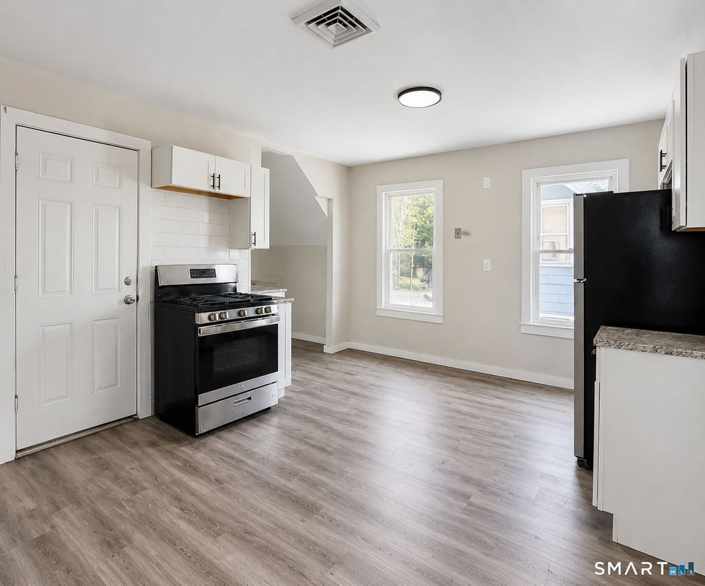 187 Hart Street - Photo 2