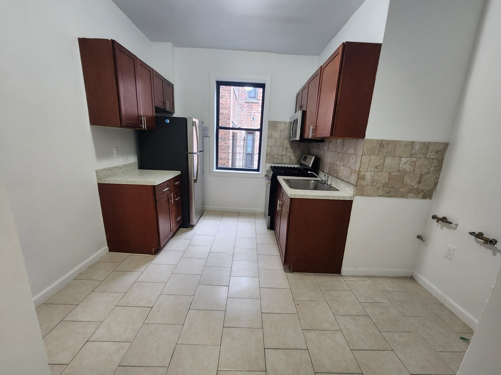 600 West 150th Street - Photo 6