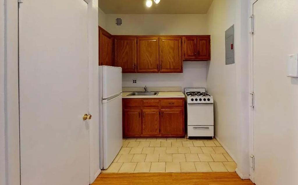170 West 25th Street - Photo 3