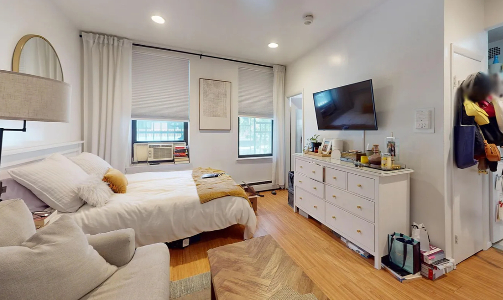 170 West 25th Street - Photo 1