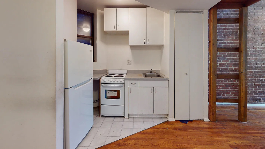 90th Street/3rd Avenue - Photo 3