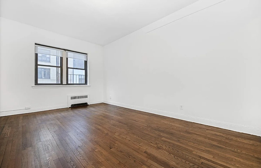 2nd Ave & East 56th Street - Photo 0