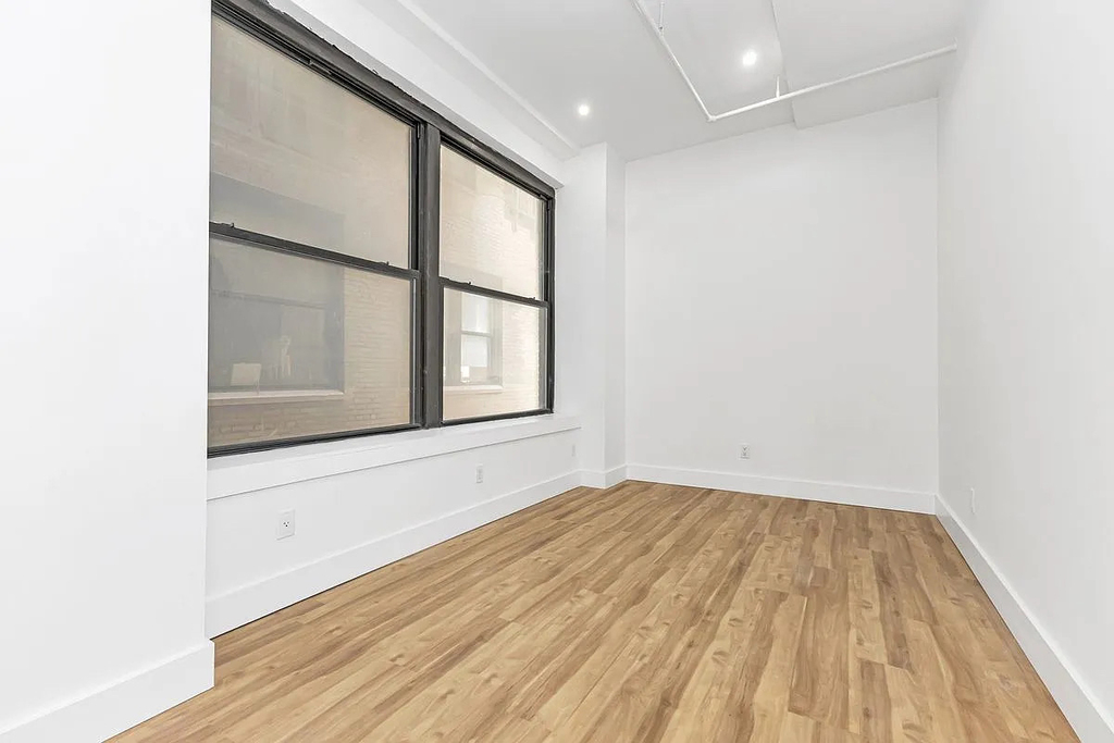 248 West 35th Street - Photo 4