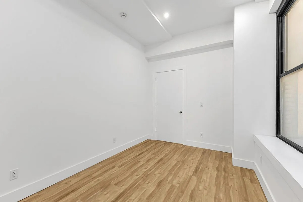 248 West 35th Street - Photo 5
