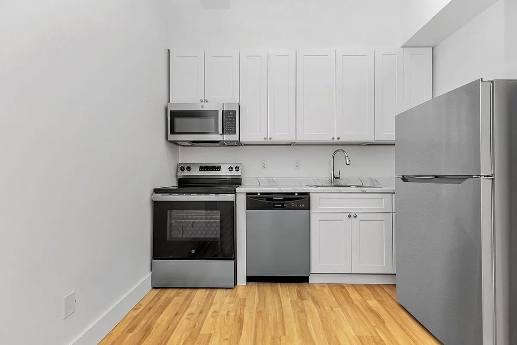 248 West 35th Street - Photo 3
